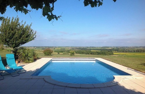 Saint-Fort-sur-Gironde House | Beautiful house with pool and large garden with stunning views