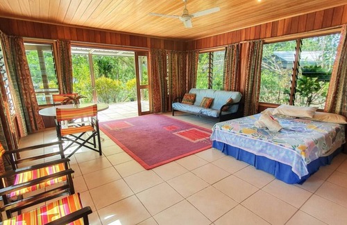 Aore Island House | Beautiful Island Bungalow right by the Water