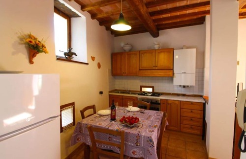 Pieve di Chio Apartment | Beautiful apartment for 4 people with private pool, WIFI, TV and pets allowed