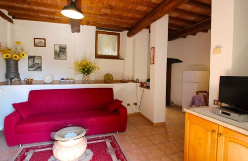 Pieve di Chio Apartment | Beautiful apartment for 4 people with private pool, WIFI, TV and pets allowed
