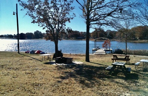 Gober House | Beautiful Lake Front Setting on Lake Bonham/10 min from Lake Bois D’Arc