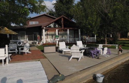 South Bend House | Beautiful Lake Retreat