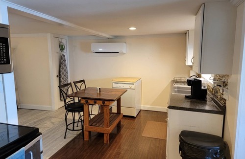 Bangor Cottage | Beautiful lake side cottage
