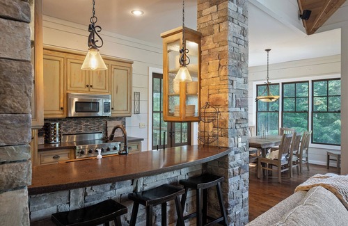 Jasper House | Beautiful Lake Views surrounded by nature