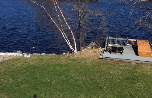 Kingston House | Beautiful Lakefront 3b/2b updated home within an hour from Boston
