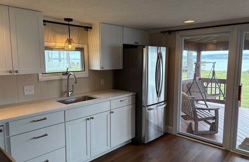 Niobe House | Beautiful Lakefront Cottage with Dock
