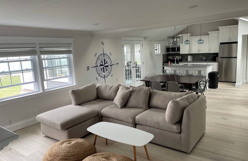 Knapp Shores House | Beautiful Lakefront Home