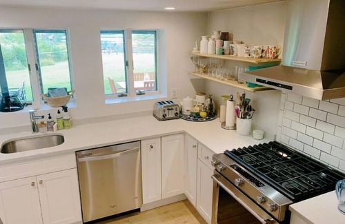 Putnam Valley House | Beautiful Lakehouse