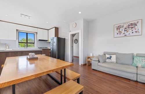 Kawaha Point House | Beautiful lakeview & 6 bedrooms & 3 bathrooms & Renovated & Close to Rotorua CBD