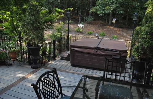 Athens House | Beautiful, large 4 bdrm, 3 bath w/wooded deck. Easy access to downtown and UGA.