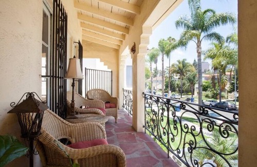 Mid City House | Beautiful, large room in ideal location!
