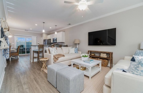 Atlantic Beach Villa | Beautiful Large Townhome Steps to the Beach