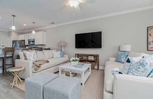 Atlantic Beach Villa | Beautiful Large Townhome Steps to the Beach