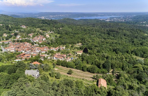 Montrigiasco Villa | Beautiful large villa amidst lush green nature! - Villa Tudor