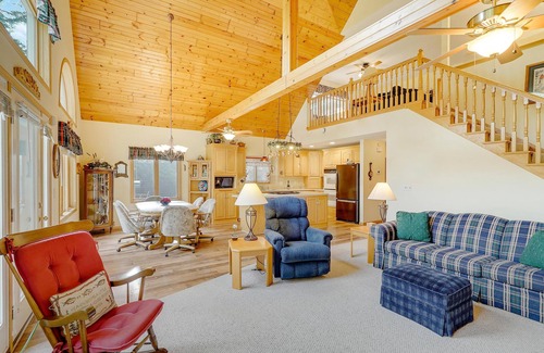 Wyoming House | Beautiful Linwood Lake Home 45 minutes from Minneapolis