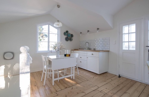 Lake Malaren Cabin | Beautiful Lofthus, cottage on a private beach plot by Lake Mälaren