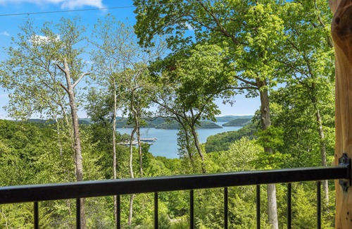 Sylvan Shores Cabin | Beautiful Log Cabin with Amazing Views of Beaver Lake
