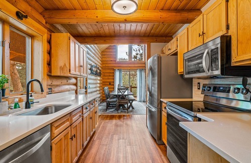 Cripple Creek Cabin | Beautiful Log Cabin on 9 Forested Acres