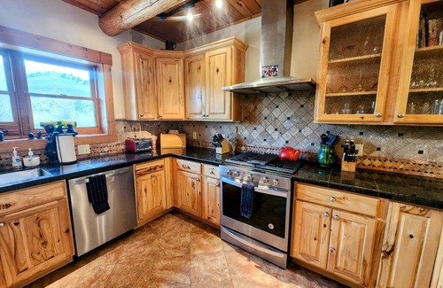 Crested Butte South House | Beautiful log cabin home on the east river! Private hot tub and fishing access!