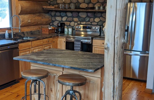 Delaware Cabin | Beautiful log home on the Olentangy River