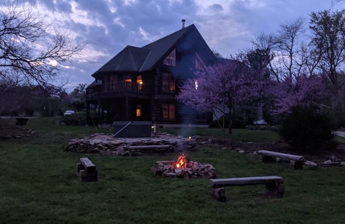 Delaware Cabin | Beautiful log home on the Olentangy River