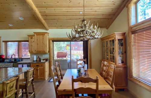 Eagle Mountain Estates House | Beautiful Log Style Home in Eagle Mountain Estates, Big Bear Lake.