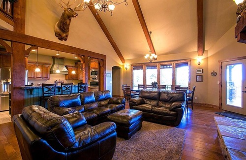 Beaver Cabin | Beautiful Luxury Cabin With Amazing Views!