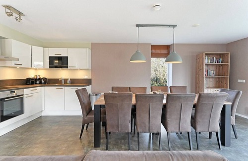 Ouddorp House | Beautiful luxury design vacation homes, only two minutes from the beach with jacuzzi, trampoline and porch (dogs allowed).