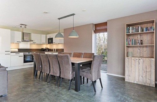 Ouddorp House | Beautiful luxury design vacation homes, only two minutes from the beach with jacuzzi, trampoline and porch (dogs allowed).