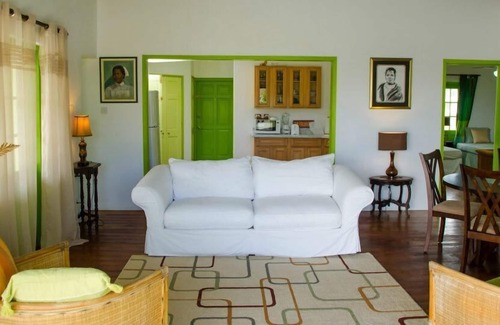 Diamond Valley Villa | Beautiful luxury two bedroom seaside cottage at The Crane