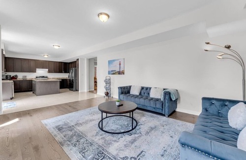 Port Colborne Villa | Beautiful Mansion Mins from Niagara Falls & Buf
