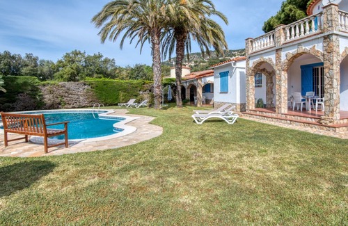 Calonge Ski Chalet | Beautiful Mediterranean style house, air-conditioned