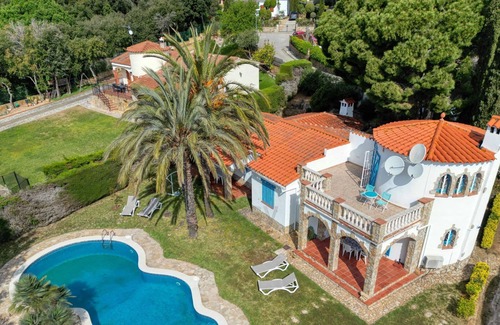 Calonge Ski Chalet | Beautiful Mediterranean style house, air-conditioned