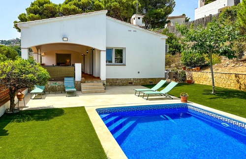 Pals Villa | Beautiful mediterranean villa with swimmingool.