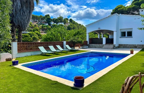 Pals Villa | Beautiful mediterranean villa with swimmingool.