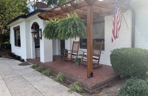 Statesboro House | Beautiful mid-century ranch with POOL!