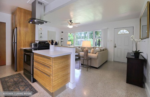 Vamo House | Beautiful MidCentury Modern Home
