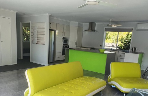 Ashmore House | Beautiful Modern and very quiet home and so close to every thing the Gold coast