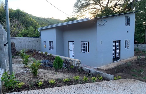 Nueva Concepcion House | Beautiful Modern house in small village.
