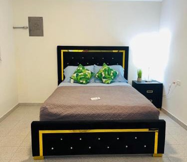Cocos Apartment | Beautiful Modern 1 bedroom Apartment mnts to beaches-WiFi AC