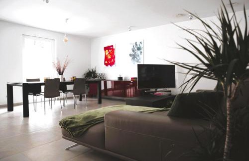 Neudorf-Weimershof Apartment | Beautiful Modern 2BR Apartment with big terrace