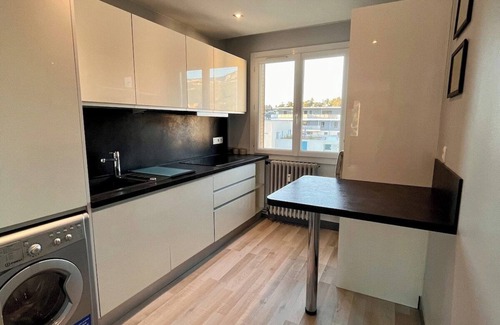 Chambery Apartment | Beautiful modern 7th floor apartment with panoramic views