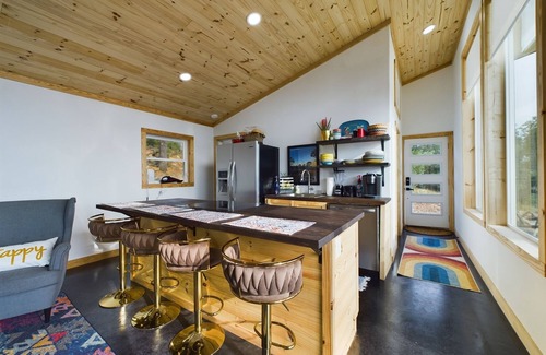 Chester Cabin | Beautiful modern cabin on top of the mountain with stunning sunset views.