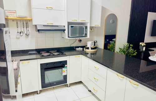 Margate Apartment | Beautiful modern decorated apartment with a great sea view