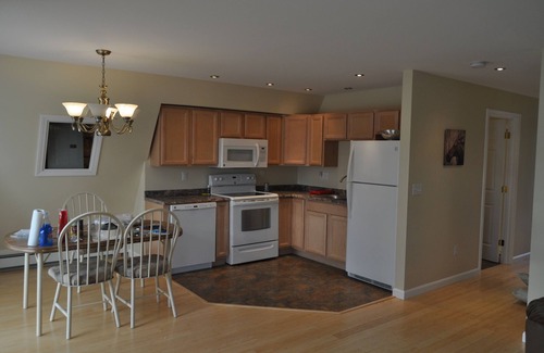 Glenburn Apartment | Beautiful Modern In the middle of a forest close to lake, with lake access