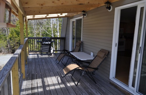 Glenburn Apartment | Beautiful Modern In the middle of a forest close to lake, with lake access