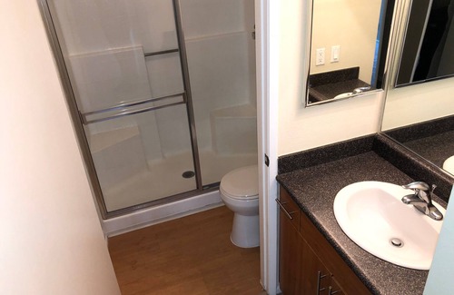 Woodland Hills House | Beautiful Modern 2bd near Warner Center