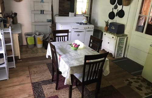 Huletts Landing House | BEAUTIFUL MOUNTAIN GETAWAY IN HULETTS LANDING, LAKE GEORGE NY