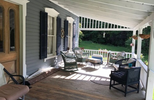 Huletts Landing House | BEAUTIFUL MOUNTAIN GETAWAY IN HULETTS LANDING, LAKE GEORGE NY