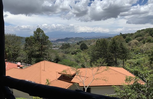 Roble Cottage | Beautiful Mountain Cottage near San José.